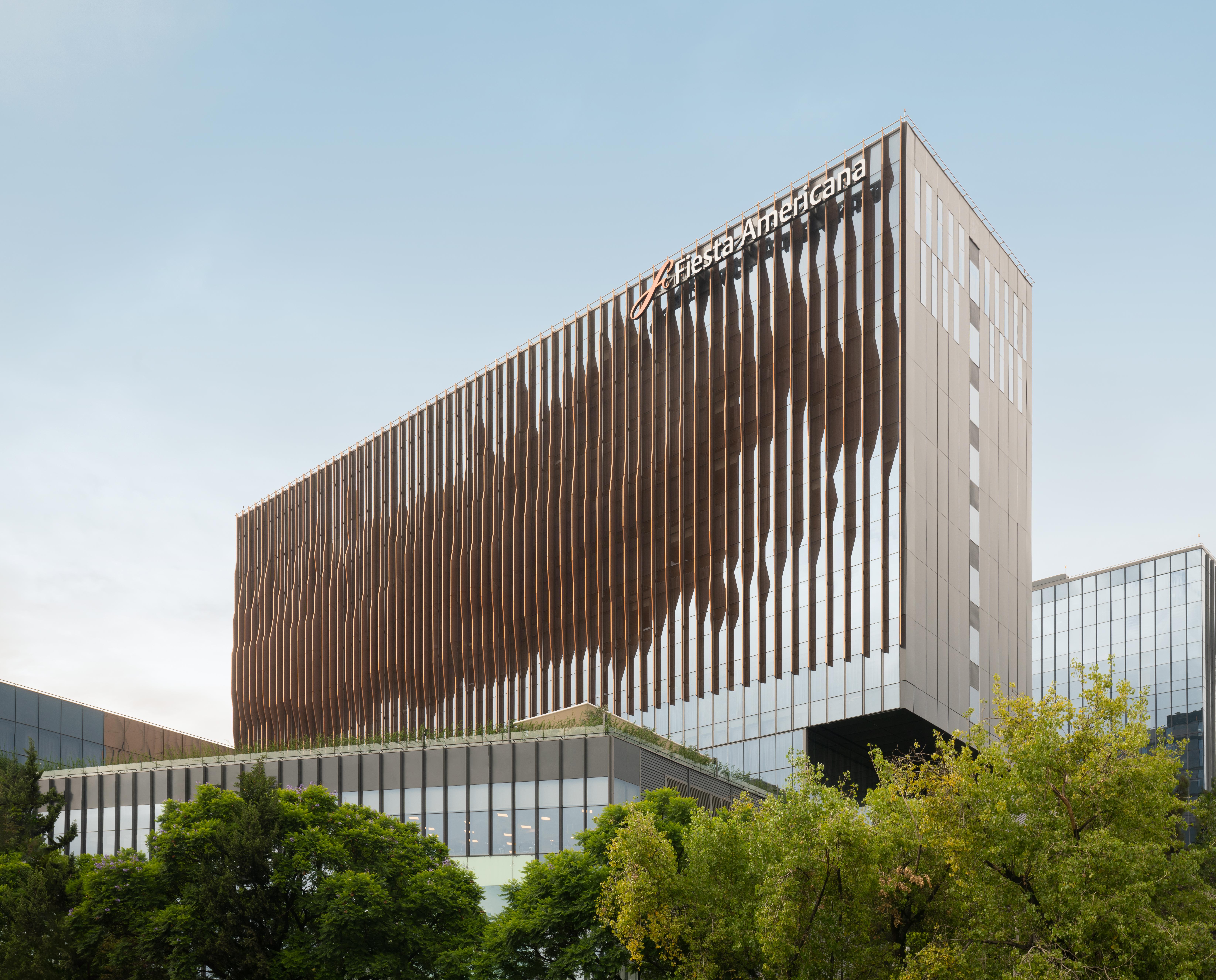 Fiesta Americana Viaducto Aeropuerto Mexico City Exterior photo The new building of the School of Medicine