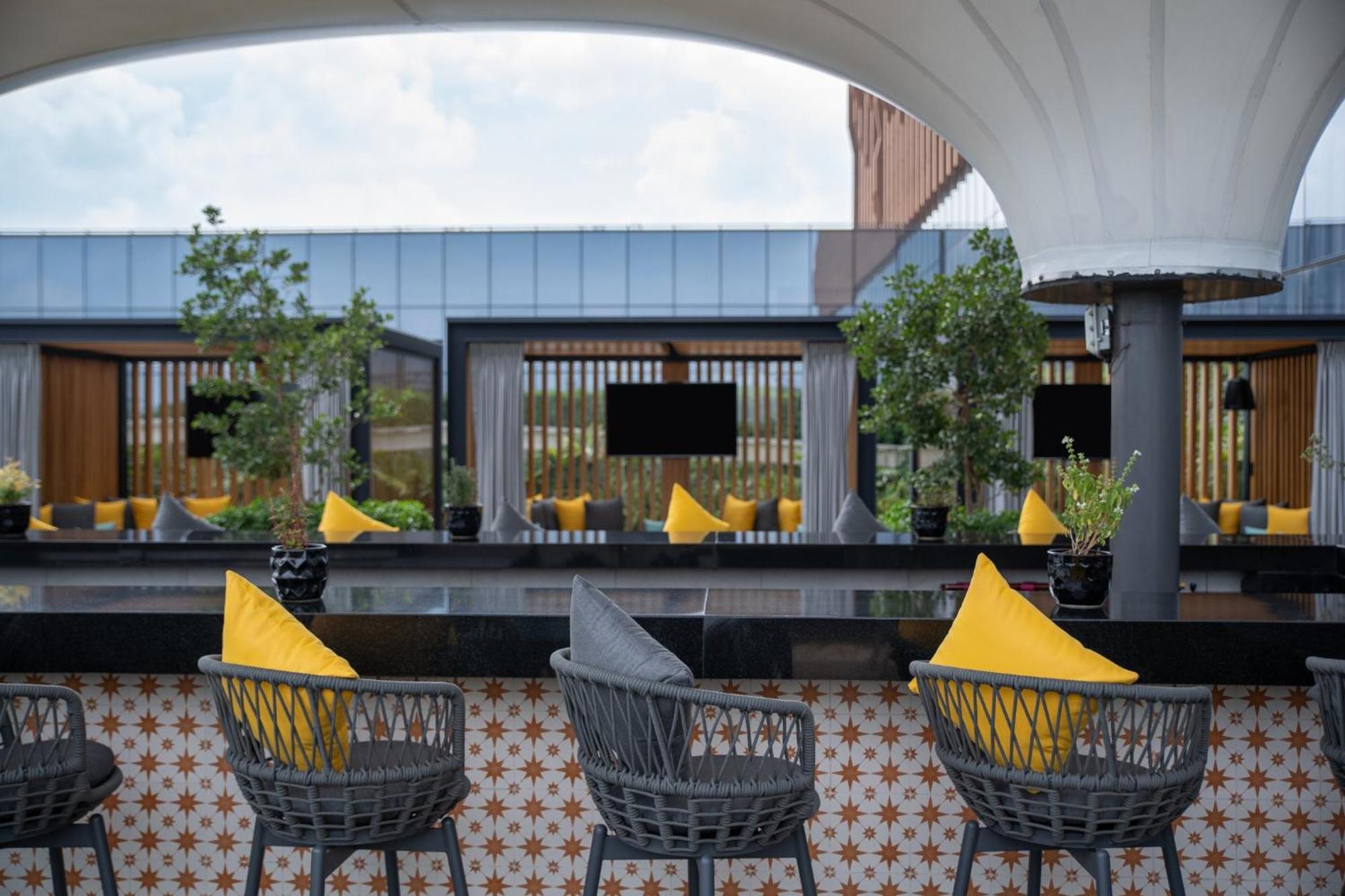 Fiesta Americana Viaducto Aeropuerto Mexico City Exterior photo The bar at the rooftop