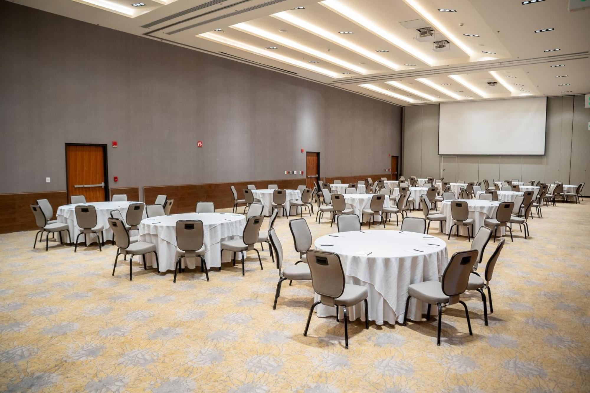 Fiesta Americana Viaducto Aeropuerto Mexico City Exterior photo The ballroom at the Embassy Suites