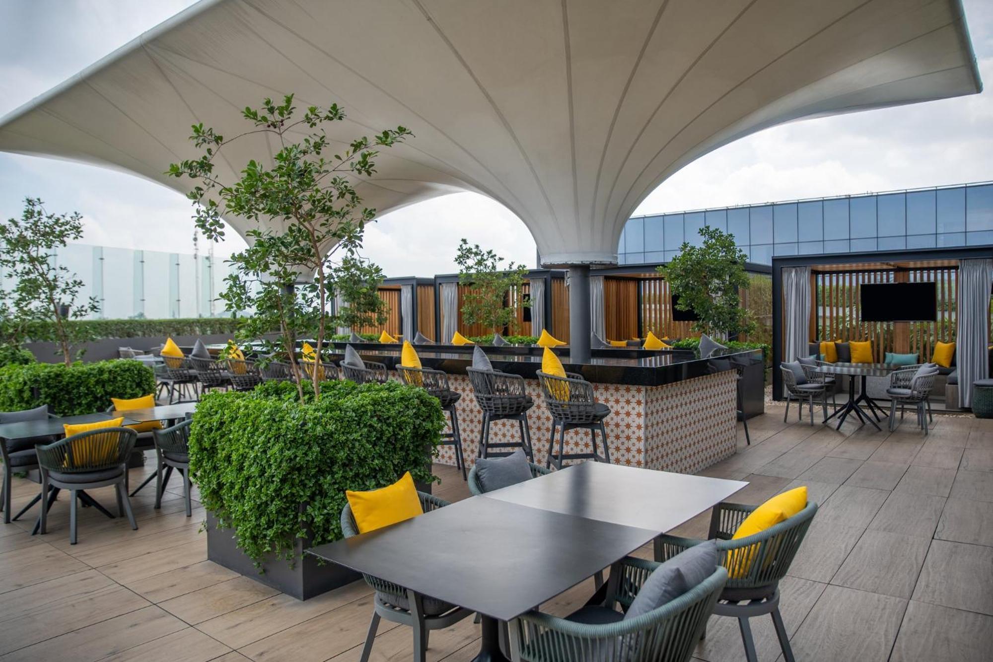 Fiesta Americana Viaducto Aeropuerto Mexico City Exterior photo The rooftop bar